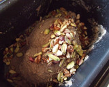 Foto del paso 3 de la receta: Pan de pistachos y nueces para el desayuno