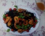 Foto del paso 10 de la receta: Pasta negra con langostinos y verduras