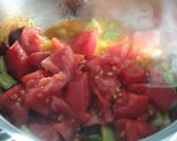 Foto del paso 3 de la receta Albóndigas de salchicha en salsa de pimiento y tomate