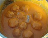 Foto del paso 5 de la receta Albóndigas de salchicha en salsa de pimiento y tomate