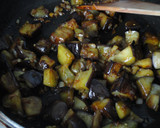 Foto del paso 7 de la receta: Berenjena caramelizada al ajo y cebolla