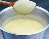Foto del paso 3 de la receta: Salsa clásica de cuatro quesos