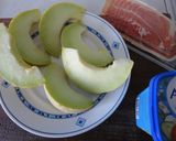 Foto del paso 1 de la receta: Ensalada de melón a la plancha con jamón