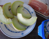 Foto del paso 1 de la receta: Ensalada de melón a la plancha con jamón