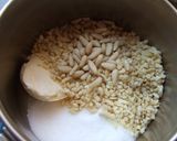 Foto del paso 5 de la receta: Bizcocho de mantequilla con cubierta de almendras y piñones