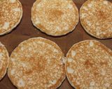 Foto del paso 3 de la receta: Blinis con pescados ahumados y créme fraîche