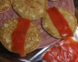 Foto del paso 4 de la receta: Blinis con pescados ahumados y créme fraîche
