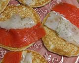 Foto del paso 5 de la receta: Blinis con pescados ahumados y créme fraîche