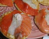 Foto del paso 6 de la receta: Blinis con pescados ahumados y créme fraîche