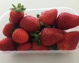 Foto del paso 1 de la receta: Licuado de frutilla y naranja