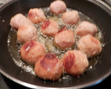 Foto del paso 5 de la receta: Albóndigas de pollo en salsa de calabaza y puerro