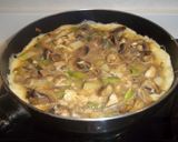 Foto del paso 9 de la receta: Tortilla de ajos tiernos, champiñones y atún