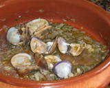 Foto del paso 3 de la receta: Filetes de pescado blanco con almejas y gulas
