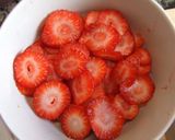 Foto del paso 1 de la receta: Postre de fresas, bizcochos de Reims y helado