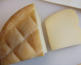 Foto del paso 6 de la receta: Pizza con rollitos de queso