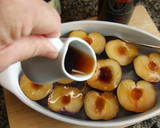 Foto del paso 2 de la receta: Ciruelas asadas con crema de lima