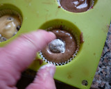 Foto del paso 9 de la receta: Cupcakes de yogur con chips de chocolate y dulce de leche