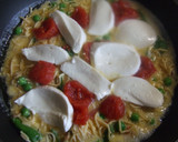 Foto del paso 4 de la receta: Frittata de fideos chinos con mozzarella
