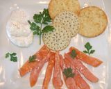 Foto del paso 3 de la receta: Salmón ahumado con salsa de mascarpone y huevas