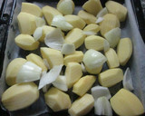 Foto del paso 1 de la receta: Patatas con cebolleta al horno