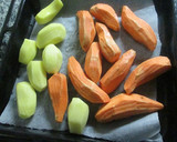 Foto del paso 2 de la receta: Papas y batatas adobadas al horno