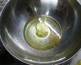 Foto del paso 1 de la receta: Coca de pimientos con olivas negras