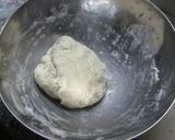 Foto del paso 3 de la receta: Coca de pimientos con olivas negras