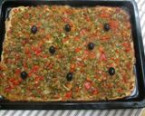 Foto del paso 8 de la receta: Coca de pimientos con olivas negras