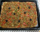 Foto del paso 8 de la receta: Coca de pimientos con olivas negras
