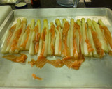 Foto del paso 3 de la receta: Espárragos rellenos de salmón al horno