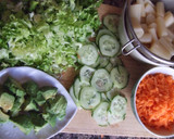 Foto del paso 1 de la receta: Ensalada mixta con melva y dos salsas