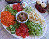 Foto del paso 5 de la receta: Ensalada mixta con melva y dos salsas