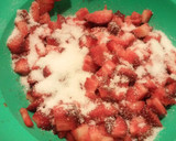 Foto del paso 3 de la receta: Tronco de chocolate con fresas y nata