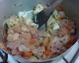 Foto del paso 3 de la receta: Tarta de pollo y zapallitos de tronco