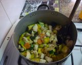 Foto del paso 4 de la receta: Tarta de pollo y zapallitos de tronco