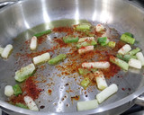 Foto del paso 4 de la receta: Arroz integral con atún y gambitas