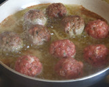 Foto del paso 4 de la receta: Albóndigas con salsa de azafrán y almendras