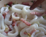 Foto del paso 2 de la receta: Anillas de calamar guisado con bacon