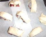 Foto del paso 3 de la receta: Rollitos de hojaldre con frutos secos y caramelo