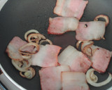 Foto del paso 2 de la receta: Montadito de tomate, mozzarella y bacon