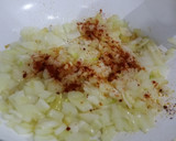 Foto del paso 2 de la receta: Congrio al horno en salsa de cava, manzana, hierbas y pimentón