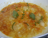 Foto del paso 3 de la receta: Congrio al horno en salsa de cava, manzana, hierbas y pimentón