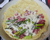 Foto del paso 5 de la receta: Sándwich piadina de queso, jamón y espárragos trigueros