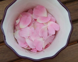 Foto del paso 2 de la receta: Jalea de pétalos de rosa