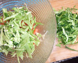 Foto del paso 3 de la receta: Ensalada de repollo con salsa y pimienta rosa