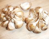 Foto del paso 2 de la receta: Pollo guisado con lentejas al ajo ahumado 