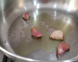 Foto del paso 1 de la receta: Macarrones picantes con atún, receta dos por una