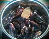 Foto del paso 2 de la receta: Delicias del mar en salsa con guarnición de arroz
