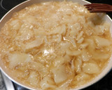 Foto del paso 3 de la receta: Tortilla de patatas con salchichas de pollo