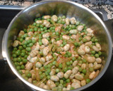 Foto del paso 3 de la receta: Habas con guisantes al Pedro Ximénez y pan frito